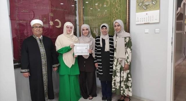 (ÖZEL) 21 yaşındaki genç kız aradığı huzuru İslamda buldu