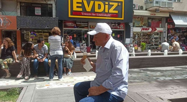 (ÖZEL) Eskişehirliler yüzde 80lik nem karşısında şaşkın