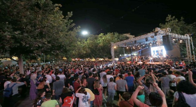 Pamukkalenin Zafer Bayramı konserleri Denizlileri coşturdu