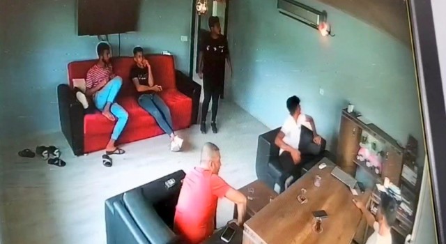 Patlama sesiyle herkes kaçtı iş yeri sahibi bakakaldı