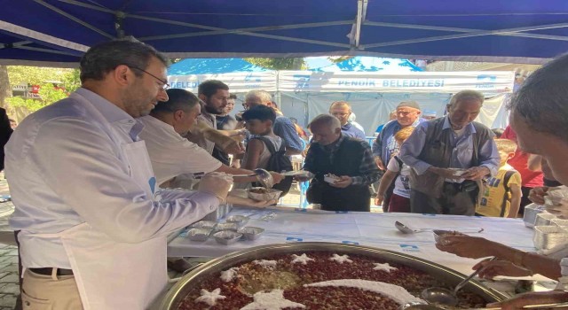 Pendikte 15 bin kişiye aşure dağıtıldı