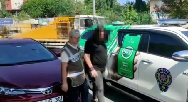 Pendikte beslediği kediye şiddet uygulayan şahıs yakalandı