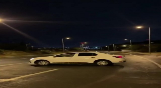 Pendikte hem drift yaptı, hem de kayda alan arkadaşının üzerine otomobilini sürdü