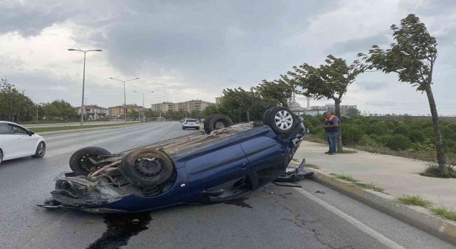 Pendikte karşı yönden gelen araca çarpan araç takla attı: 1 yaralı