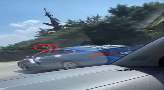 Pes artık.. Gelin arabasından havaya 15 el ateş açtı