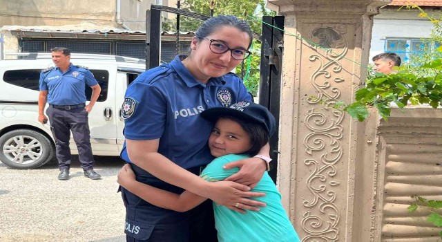 Polis olma hayali kuran küçük Esmaya doğum günü sürprizi