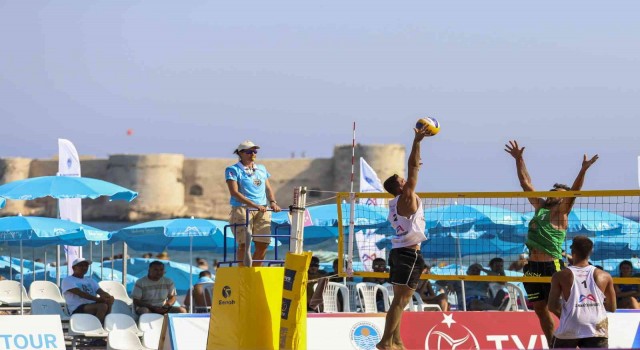 Pro Beach Tour Mersin etabı Kızkalesinde başladı