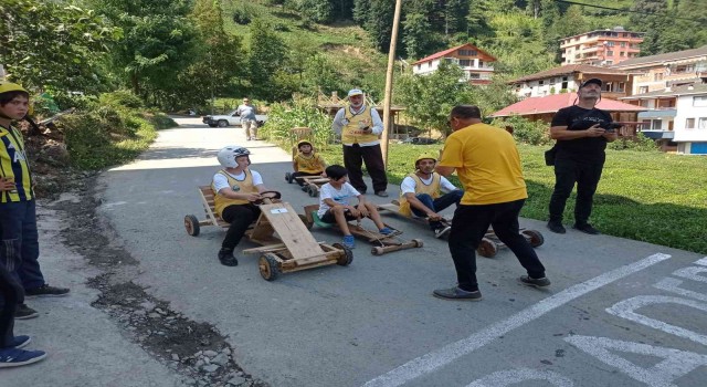 Rizede ‘Lazralli Tahta Araba Yarışları bu yılda nefes kesti