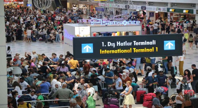 Rusyadan Antalya Havalimanına günde 80 uçak iniyor