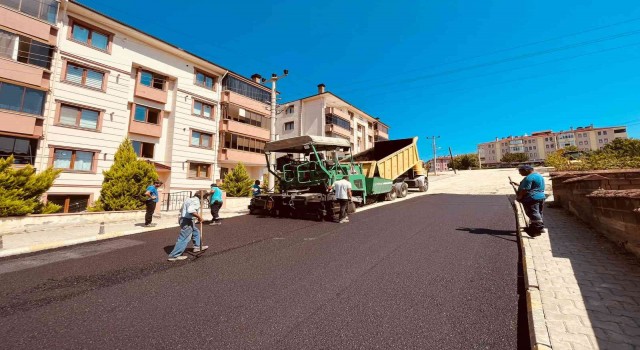 Safranboluda asfaltlama çalışmaları sürüyor
