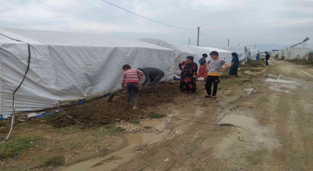 Sağanak yağmur sonrası 300 kişinin tahliye edildiği bölge gündüz görüntülendi