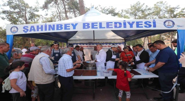 Şahinbeyde aşure geleneği sürüyor