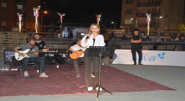 Sahne sende yarı filanında Aleyna mest etti