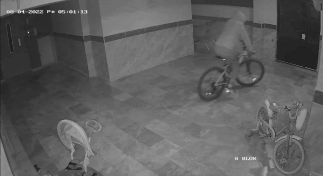 Sahte plakalı bisiklet hırsızı pes dedirtti
