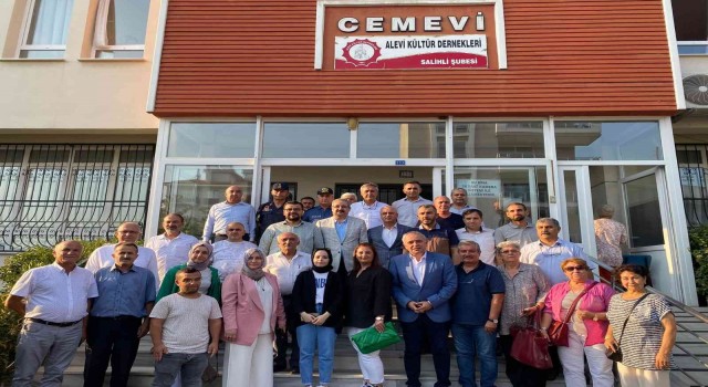 Salihli protokolü Cemevindeki aşure hayrında buluştu