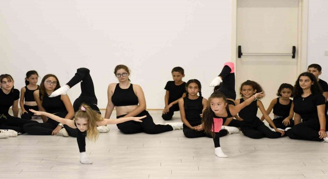 Salon danslarına meraklılar bir araya geldi