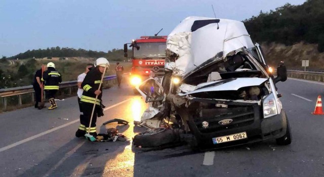 Samsunda minibüs tırla çarpıştı: 1 ölü