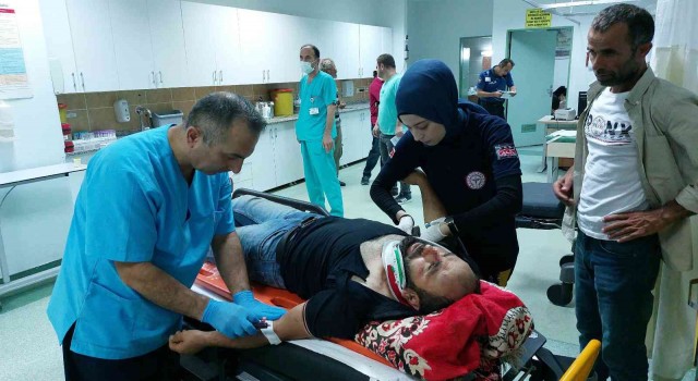 Samsunda traktör şarampole yuvarlandı: 2 yaralı