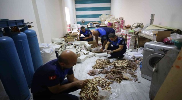 Şanlıurfada gıda depolarına operasyon düzenlendi