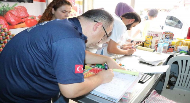 Şanlıurfada son kullanma tarihi geçmiş yüzlerce ürün ele geçirildi
