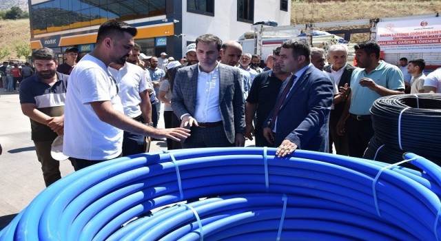 Sasonda çilek üreticilerine malzeme desteği verildi