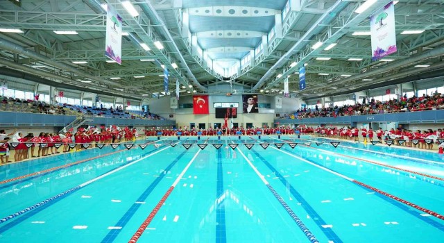 Şehitkamilde 493 sporcu zafer coşkusuyla kulaç attı