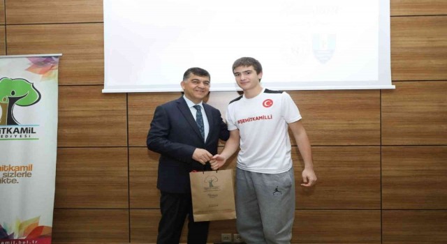 Şehitkamilli Milli Basketbolcu, Galatasaraya transfer oldu