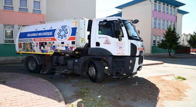 Selçukluda okullarda temizlik seferberliği başladı