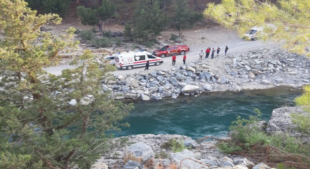 Serinlemek için Köprüçaya giren gencin cesedi bulundu