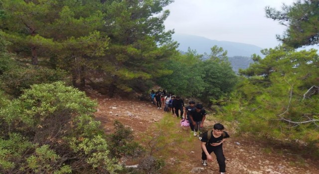 Seydikemerde 72 düzensiz göçmen yakalandı