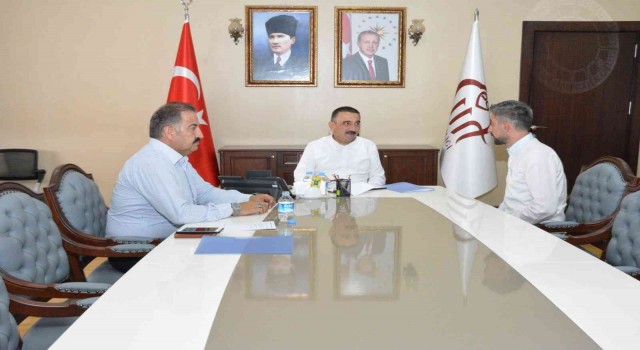 Siirt Valisi Hacıbektaşoğlu, köy muhtarlarının sorun ve taleplerini dinledi