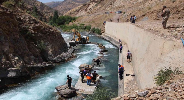 Siirtte suyun yönü değiştirilerek kayıp hemşireyi arama çalışmaları sürdürülüyor