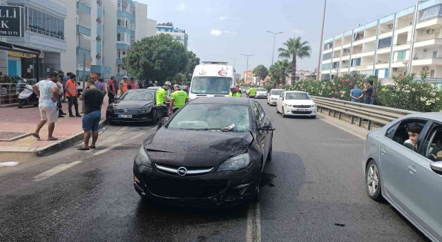 Silifkede otomobil motosiklete çarptı: 2 yaralı
