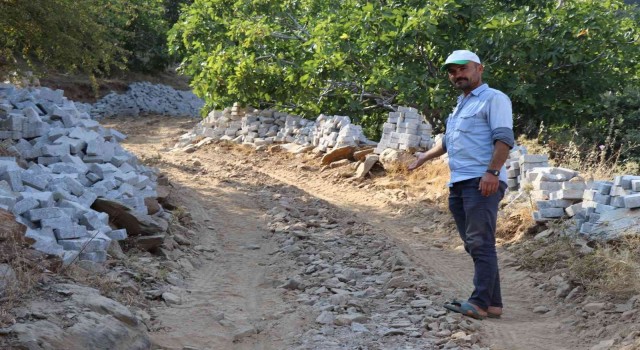 Şimşelli Mahallesinde hayati önem taşıyan yollar yenileniyor