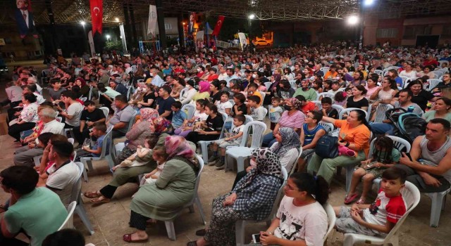 Sinemaseverler nostaljik atmosferde film izledi