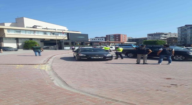 Sinopta aranan 3 şahıs ve 1 düzensiz göçmen yakalandı