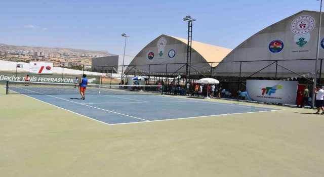 Şırnakta 400 sporcunun katıldığı tenis şampiyonası başladı