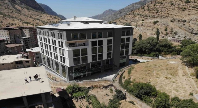 Şırnakta 50 milyon maliyetle yapımı devam eden hastanede sona yaklaşıldı