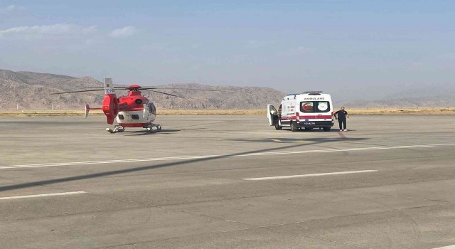 Şırnakta ambulans helikopter prematüre bebek için havalandı