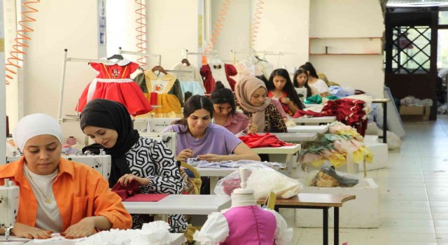 Şırnakta üretilen ‘Vintage tarzı bebek kıyafetleri 20 ülkeye ihraç ediliyor
