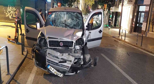 Şişlide dehşete düşüren kaza: Motosiklet bir yere, sürücü başka yere fırladı