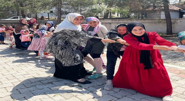 Sivaslı içesinde Yaz Kuran Kursları şenlikli bir final yaptı