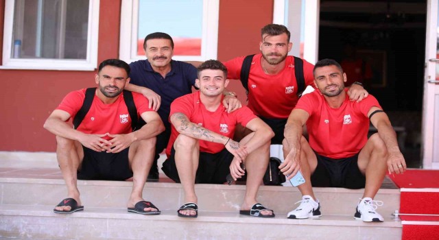 Sivasspor kafilesi Adanaya gitti