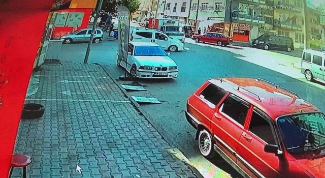 Sivasta hafif ticari araç ile kamyonet çarpıştı: 4 yaralı