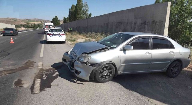 Sivasta otomobiller çarpıştı: 4ü çocuk 13 yaralı