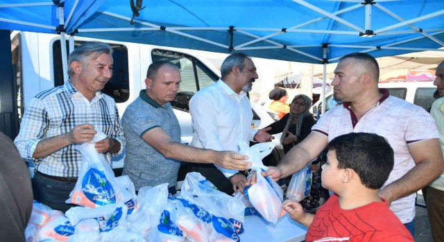 Söke Belediyesi, ürettiği unu vatandaşlara dağıtıyor