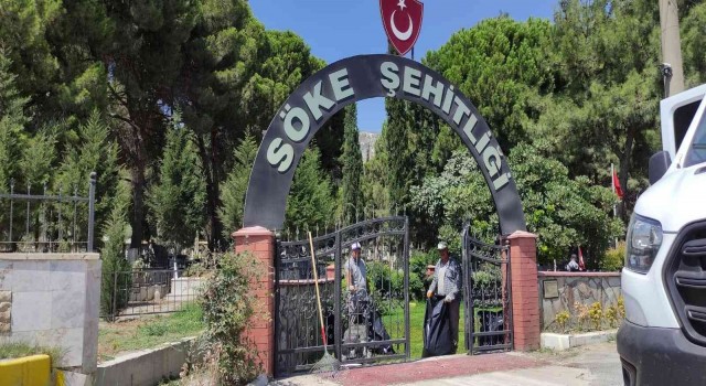 Söke Belediyesinden şehitlikte bakım çalışması