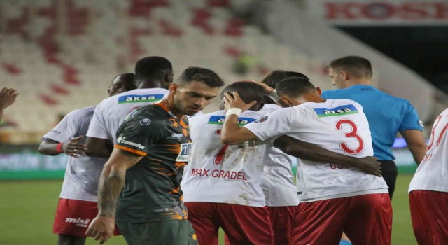 Spor Toto Süper Lig: DG Sivasspor: 1 - Alanyaspor: 0 (İlk yarı)