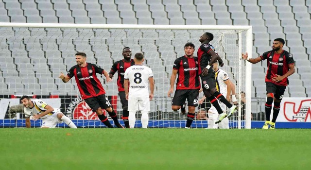 Spor Toto Süper Lig: Fatih Karagümrük: 2 - MKE Ankaragücü: 0 (İlk yarı)