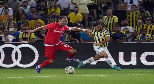 Spor Toto Süper Lig: Fenerbahçe: 2 - Ümraniyespor: 1 (İlk yarı)